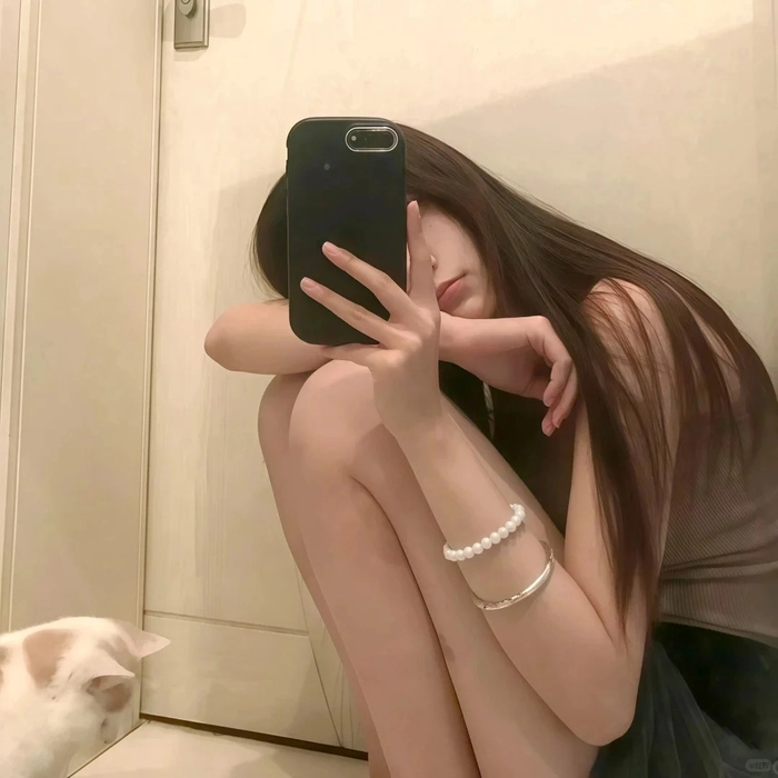 Avatar gái xinh che mặt dễ thương tự nhiên