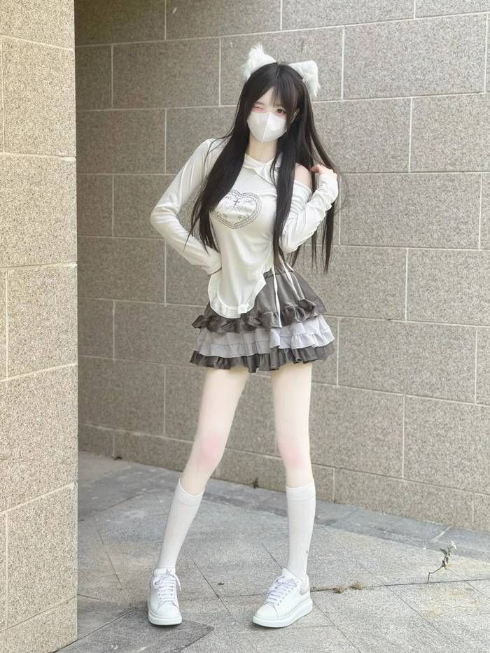 Gái xinh Trung Quốc váy ngắn