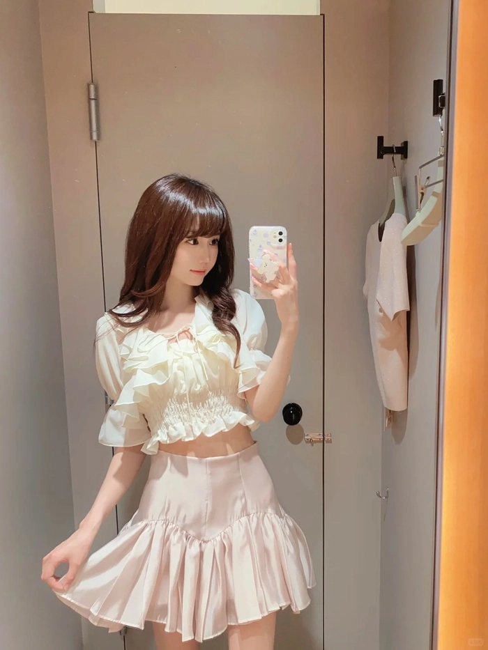 Gái xinh cute váy ngắn