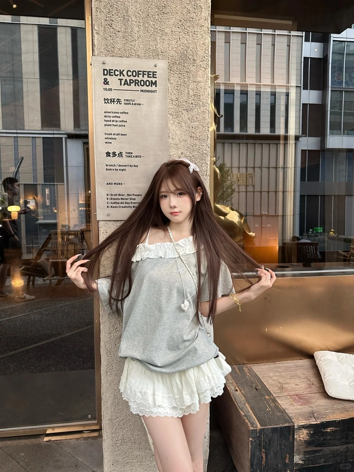 Gái xinh da trắng váy ngắn