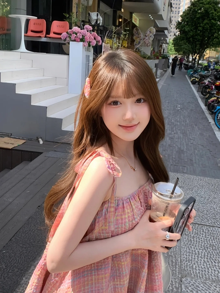 Gái xinh mặc pinky sexy tự nhiên