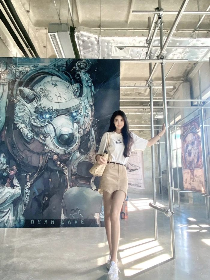 Gái xinh váy ngắn chân dài