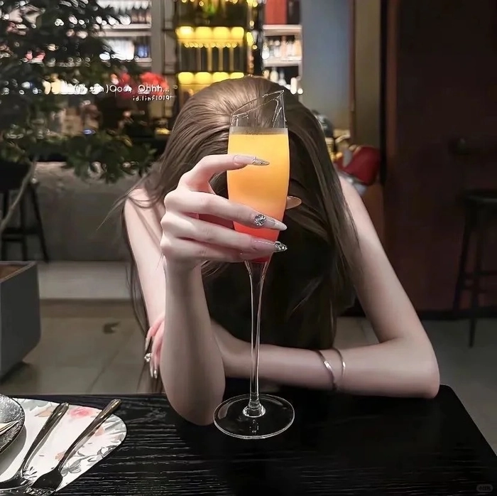 Hình ảnh gái xinh che mặt mang nét bí ẩn