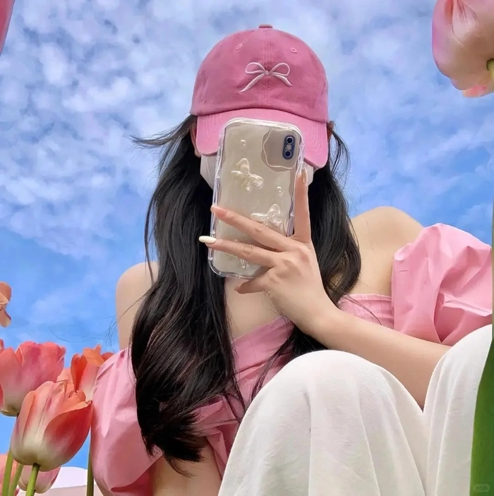 Hình ảnh gái xinh che mặt phong cách trẻ trung