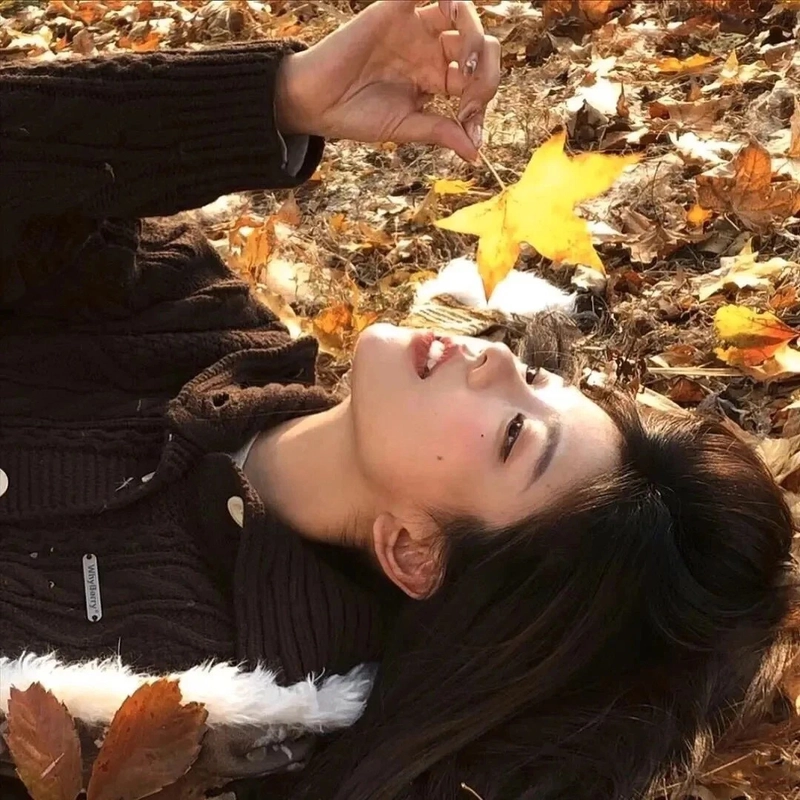 Ảnh avatar gái đẹp style hiện đại