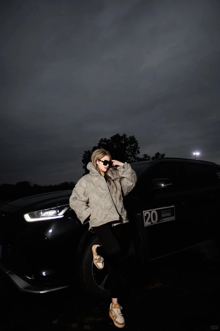 Ảnh gái cực ngầu đường phố thời thượng