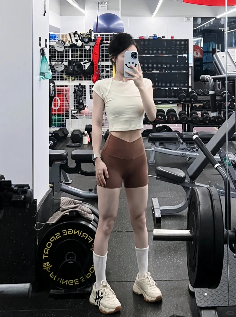 Ảnh gái tập gym body săn chắc