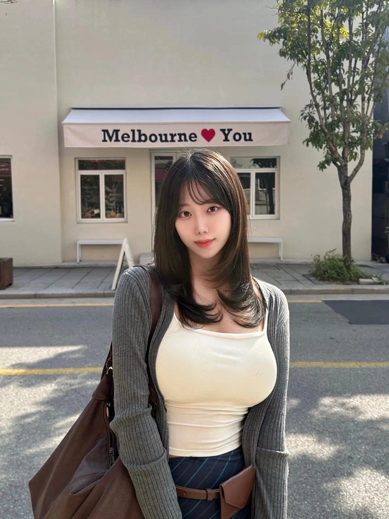 Ảnh gái xinh Hàn Quốc nhảy năng động