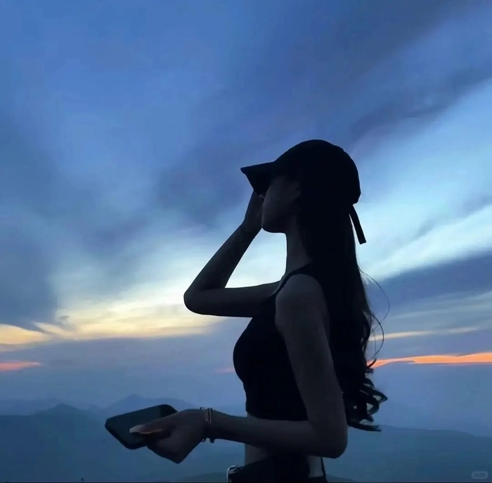 Ảnh gái xinh cool ngầu phong cách nghệ thuật