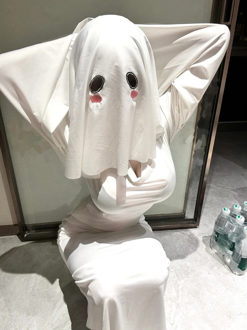 Ảnh gái xinh cosplay ma áo trắng