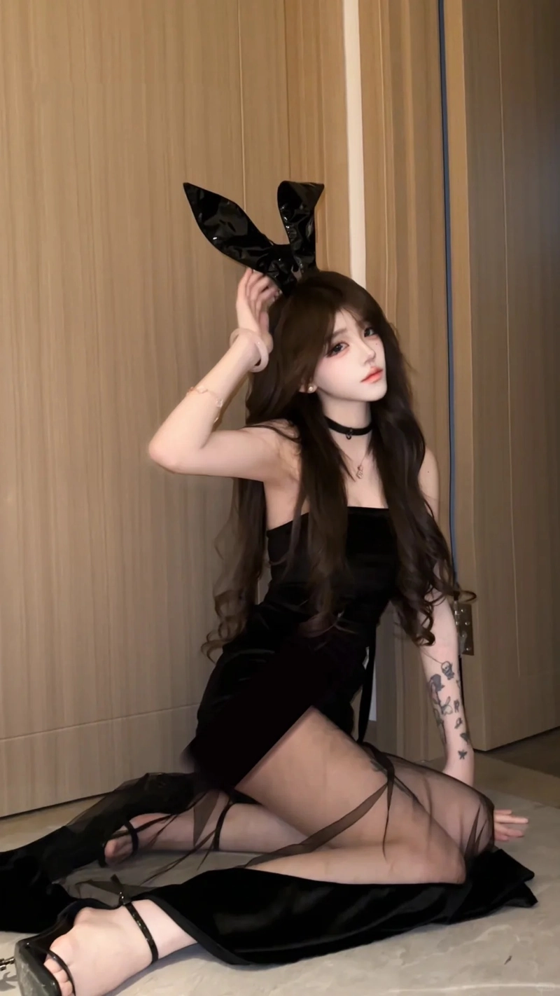 Ảnh gái xinh cosplay thỏ đen ấn tượng