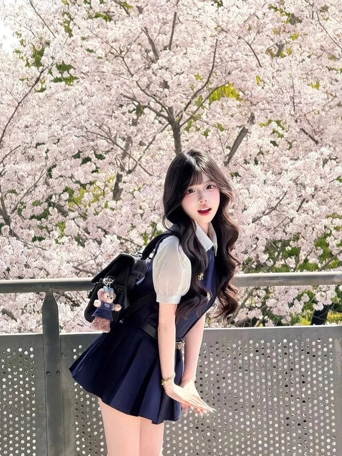 Ảnh gái xinh đại học thần thái tự tin