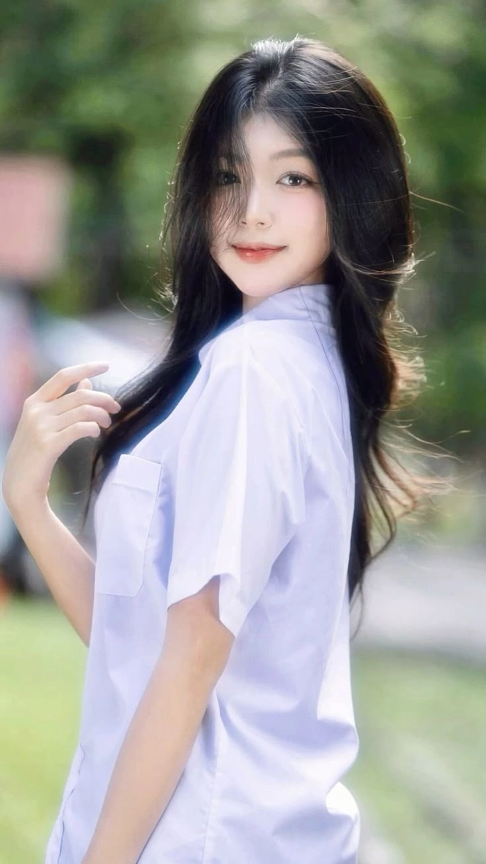 Ảnh gái xinh đại học thu hút ánh nhìn