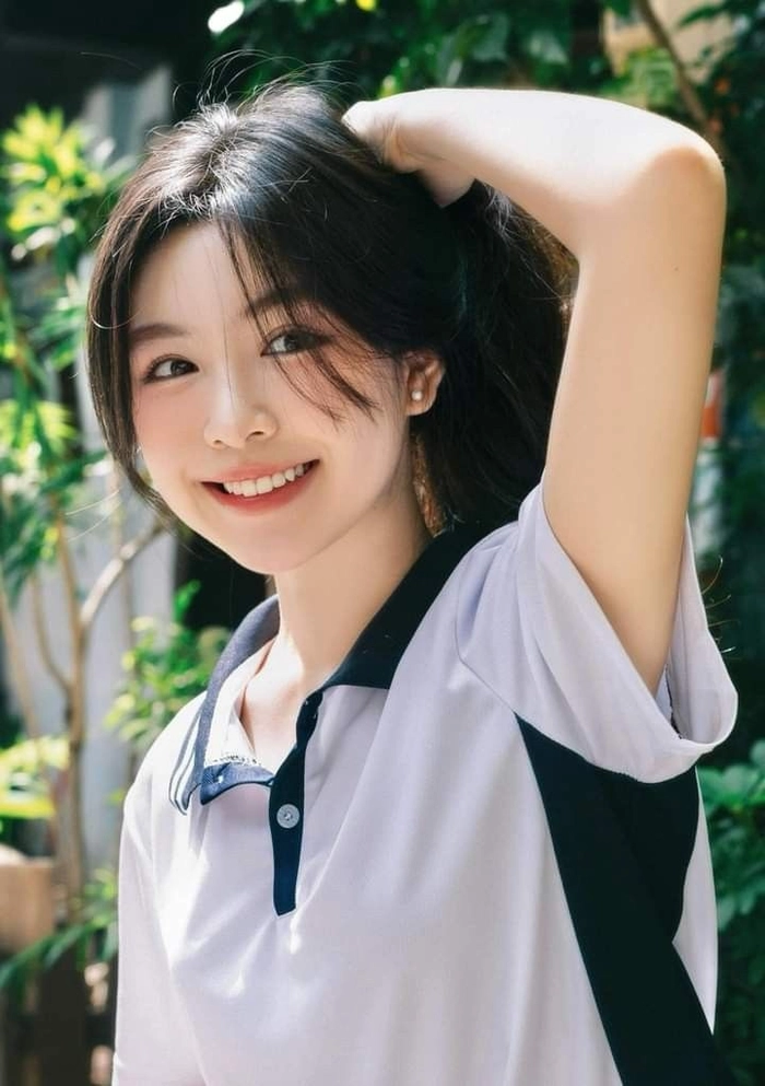 Ảnh gái xinh đại học vibe cuốn hút