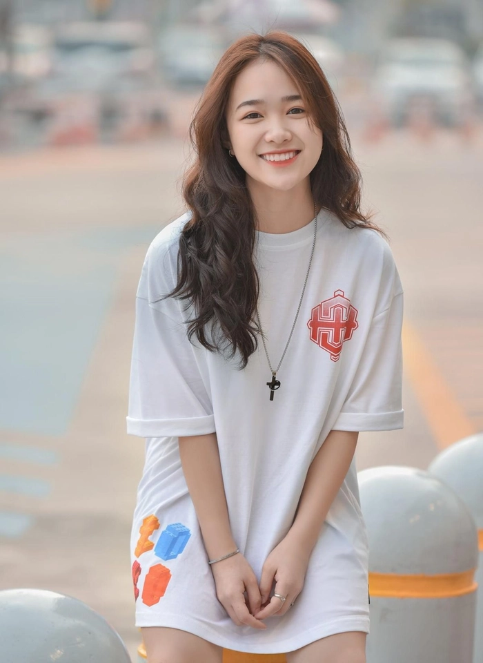 Ảnh gái xinh đại học vibe hiện đại