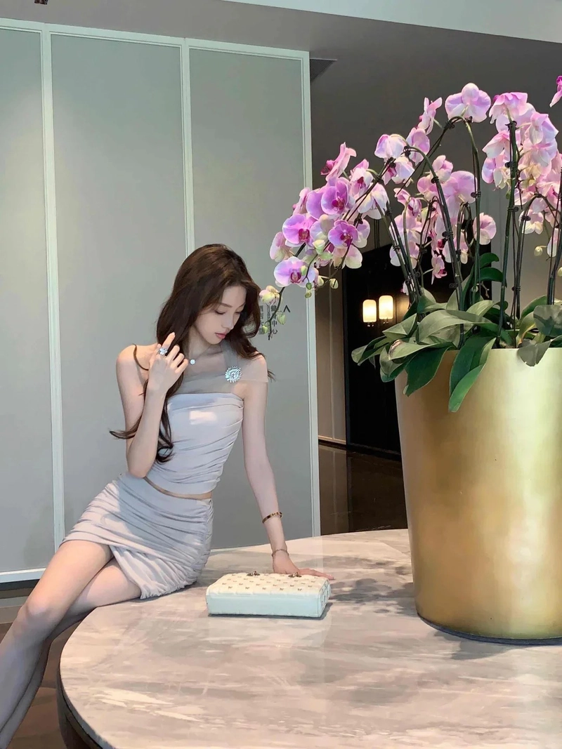 Ảnh gái xinh diện váy tôn dáng