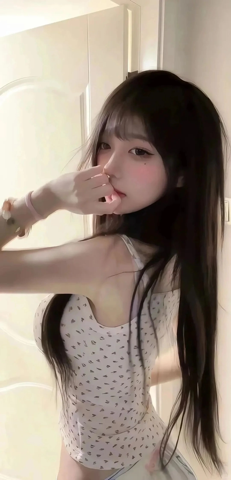 Ảnh gái xinh khiêu gợi nhẹ nhàng mà cuốn mắt