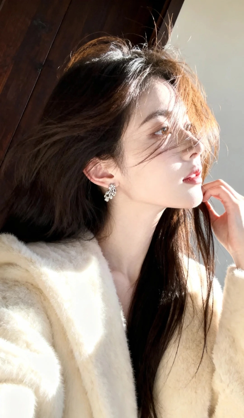 Ảnh gái xinh làm avatar phong cách ngầu