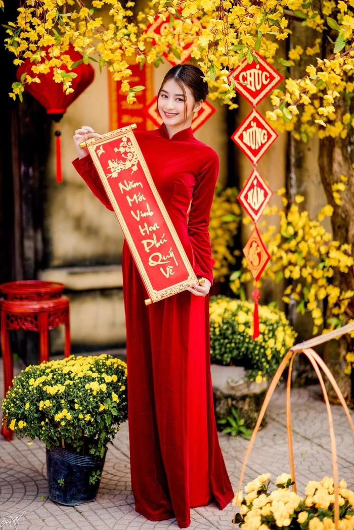 Ảnh gái xinh mặc áo dài Tết truyền thống