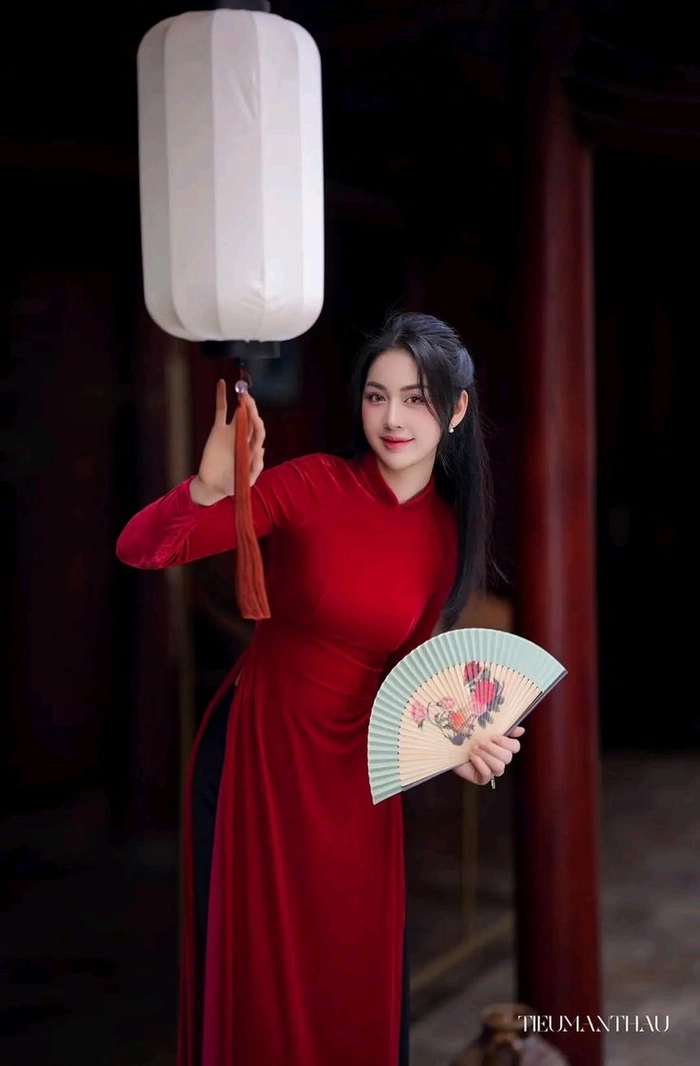 Ảnh gái xinh mặc áo dài thanh thoát