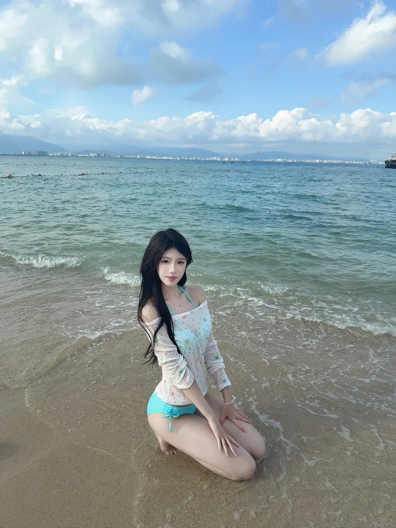 Ảnh gái xinh mặc bikini ngoài trời