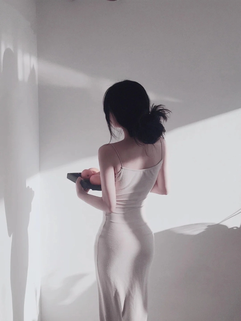 Ảnh gái xinh mặc váy body cuốn hút