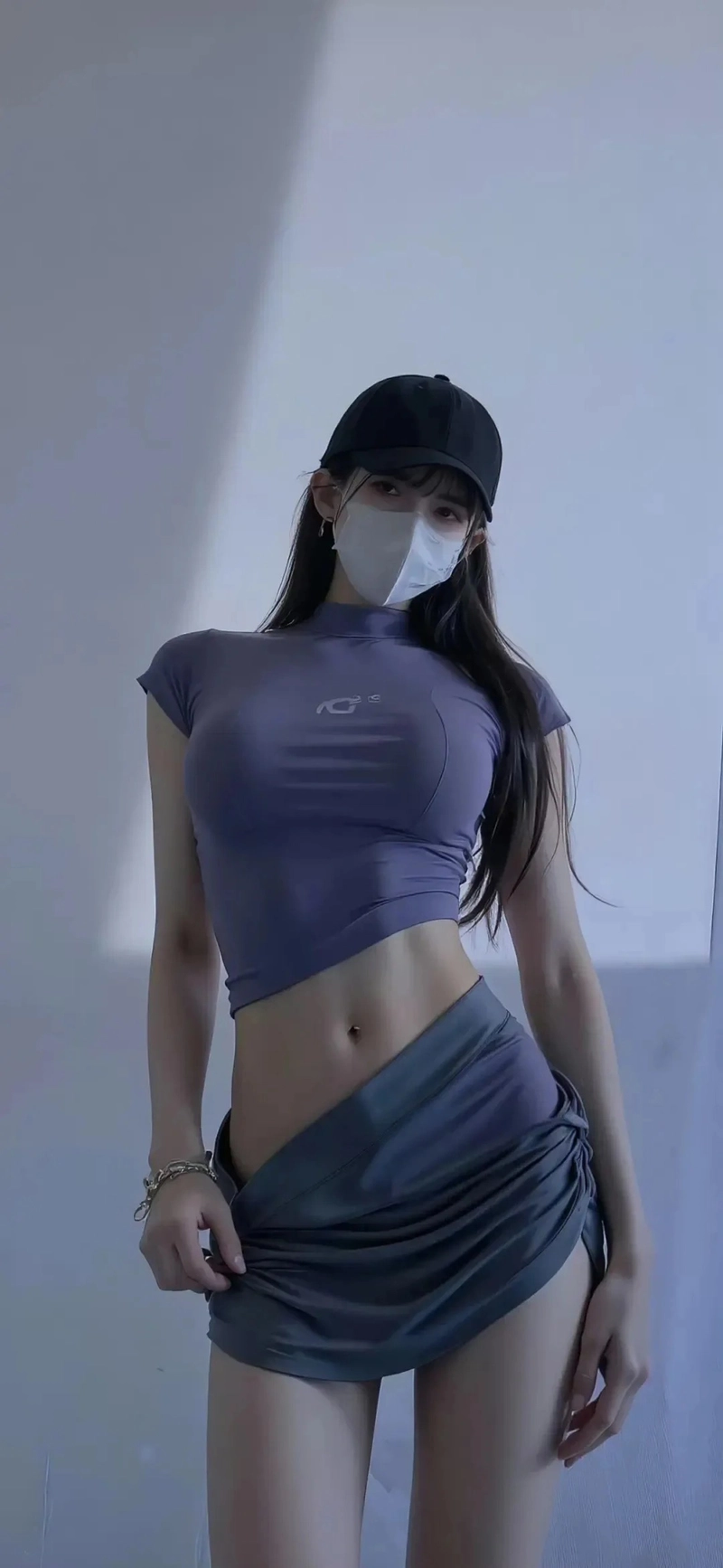 Ảnh gái xinh mặc váy ngắn cá tính