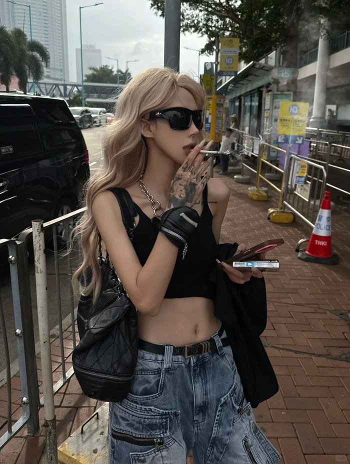 Ảnh gái xinh ngầu lòi vibe trưởng thành