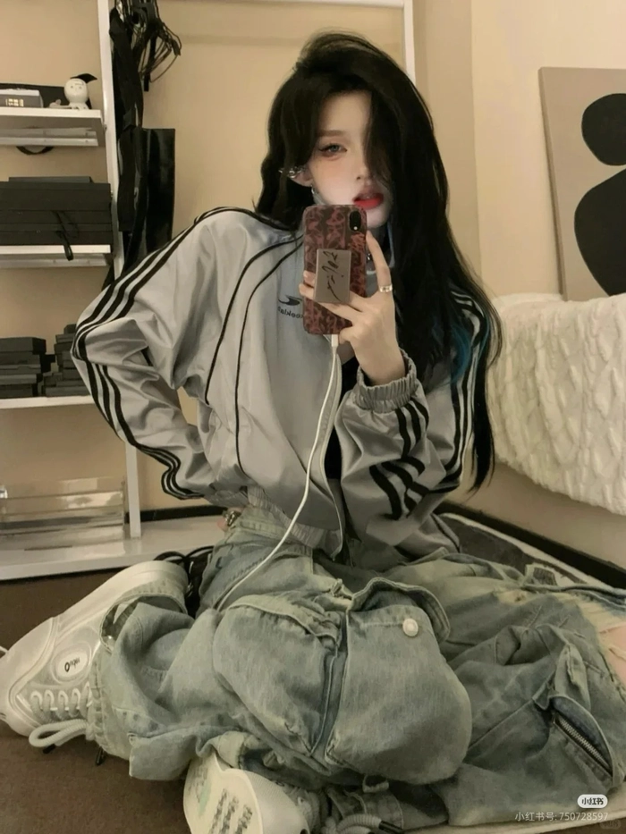 Ảnh gái xinh ngầu lòi với thần thái lạnh lùng