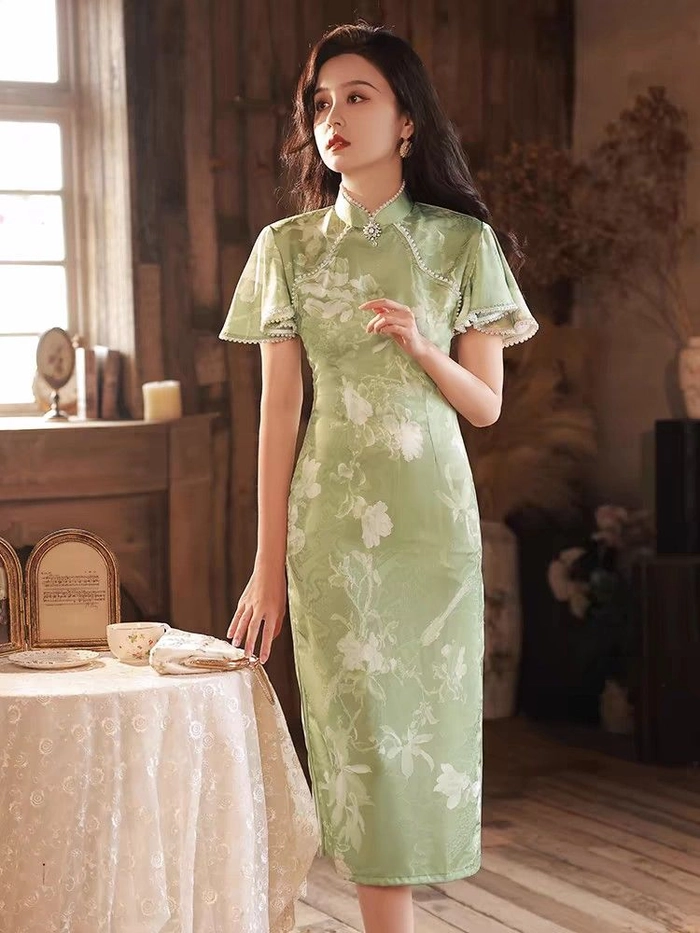 Ảnh gái xinh sườn xám cuốn mắt