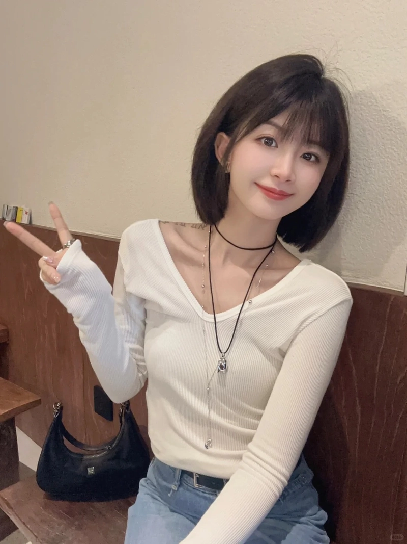 Ảnh gái xinh tóc ngắn sexy nhẹ nhàng