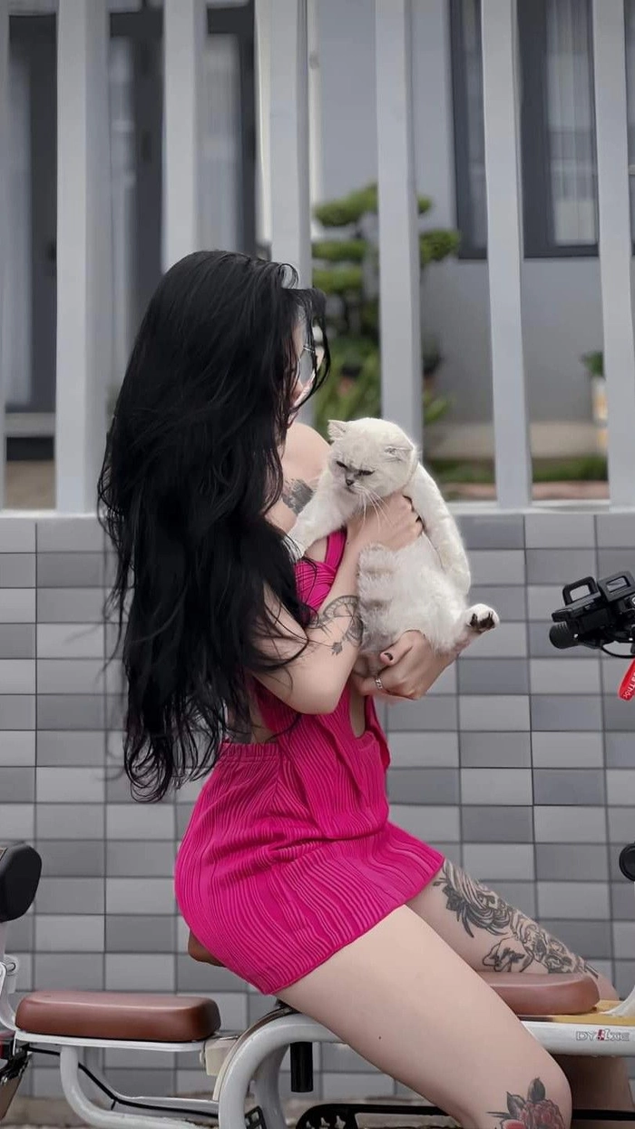 Ảnh gái xinh xăm hình phong cách hiện đại