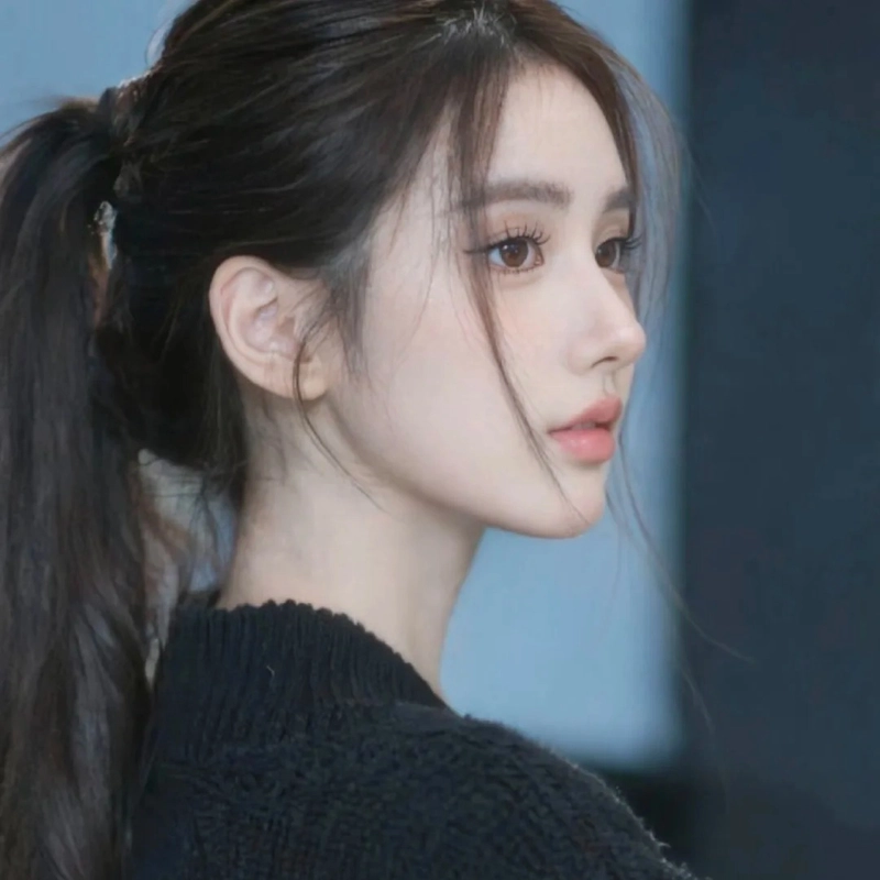 Avatar ảnh gái xinh thần thái lạnh lùng