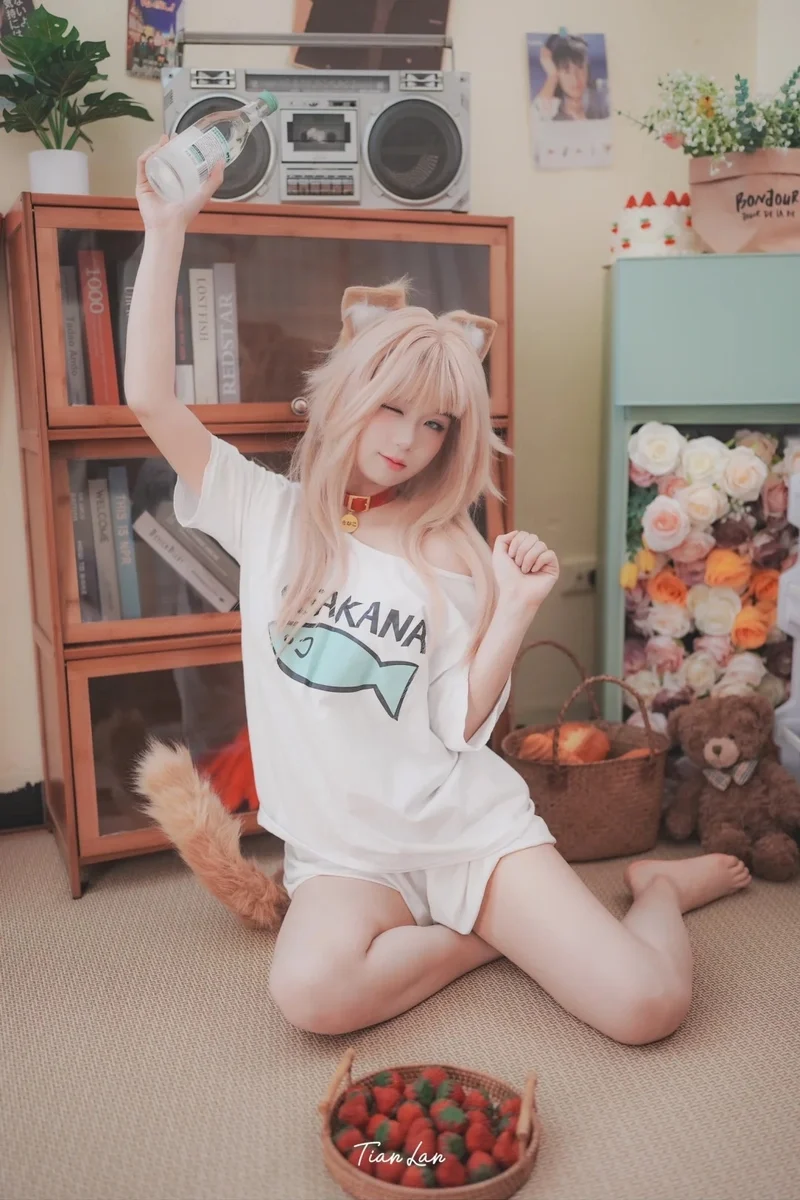 Cosplay con mèo dễ thương và quyến rũ