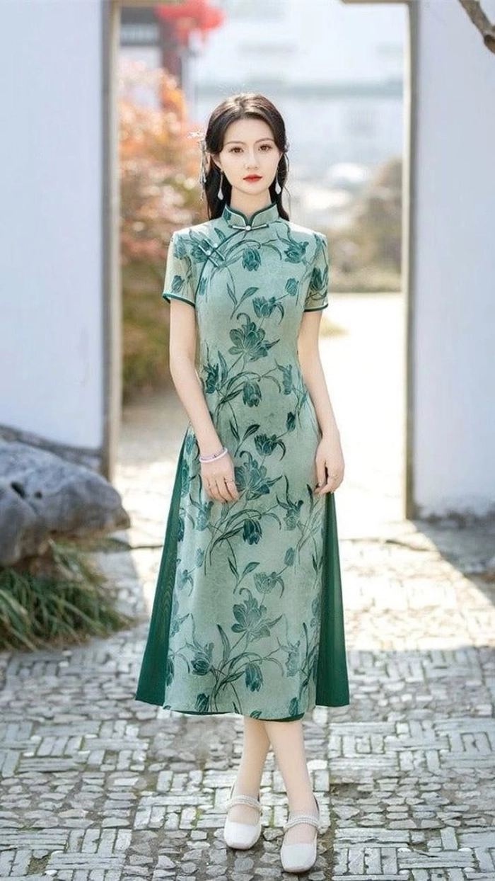 Gái mặc sườn xám phong cách truyền thống