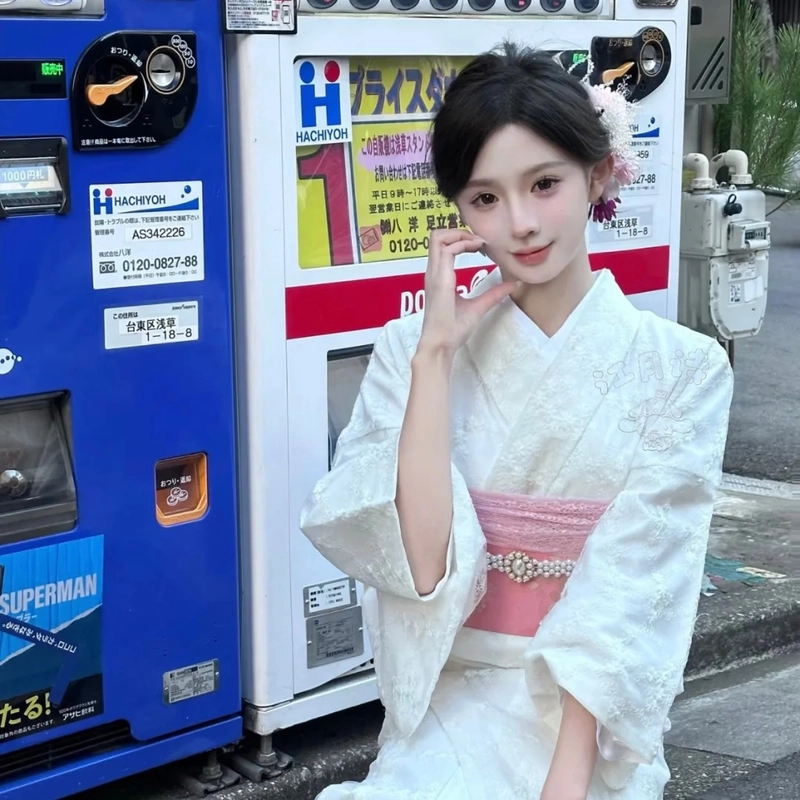 Gái xinh Nhật Bản mặc kimono duyên dáng