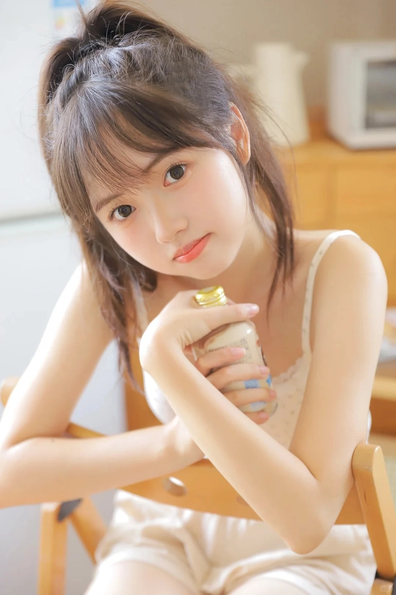 Gái xinh Nhật Bản tạo dáng cuốn hút