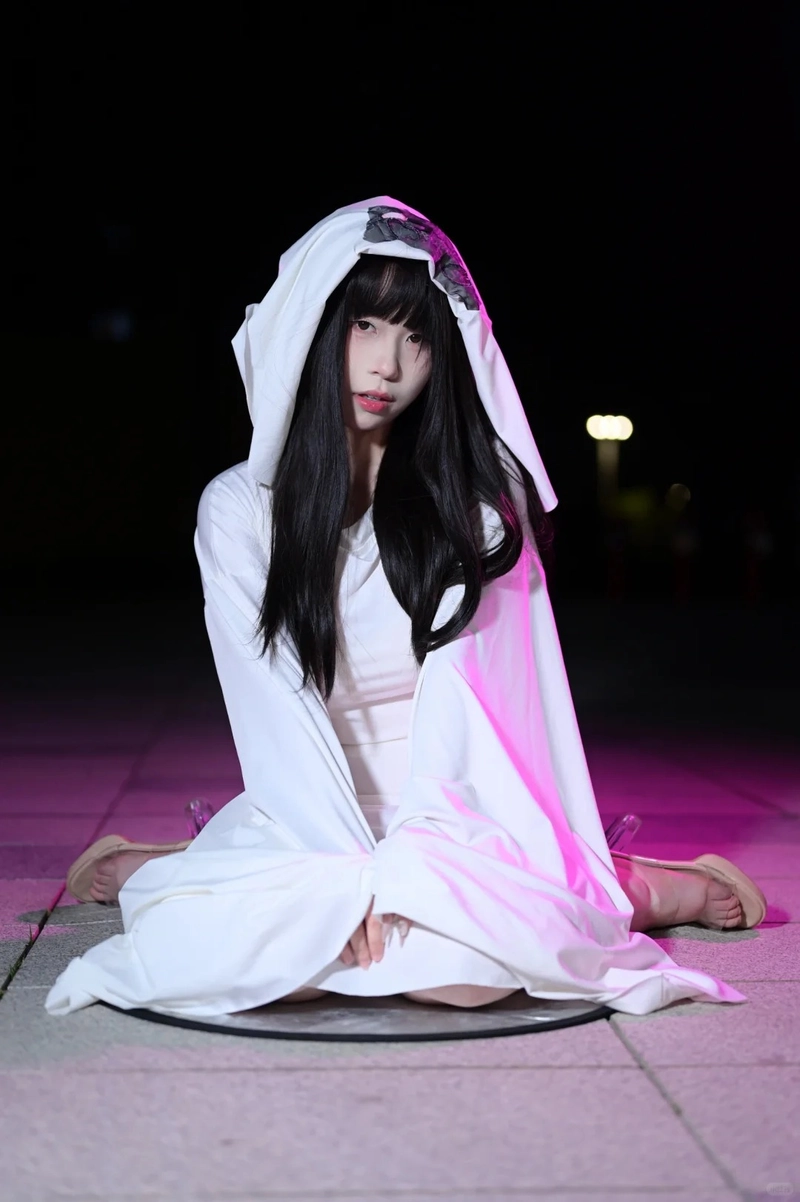 Gái xinh Trung Quốc hóa thân ma nữ