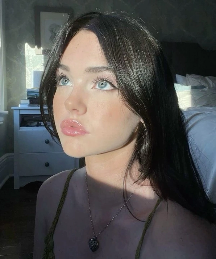 Gái xinh châu Âu phong cách sexy tự tin