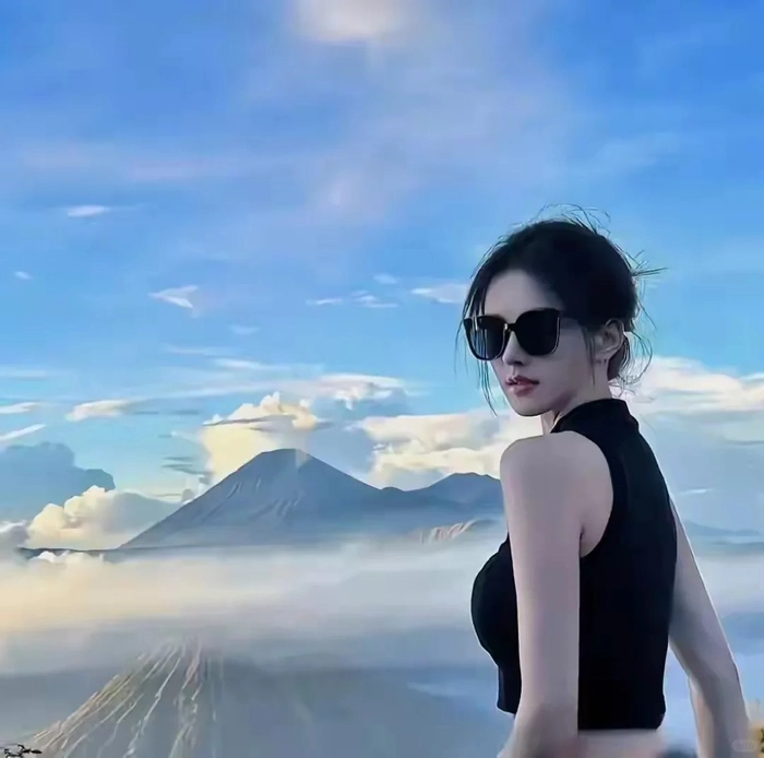 Gái xinh cool ngầu phối đồ ấn tượng