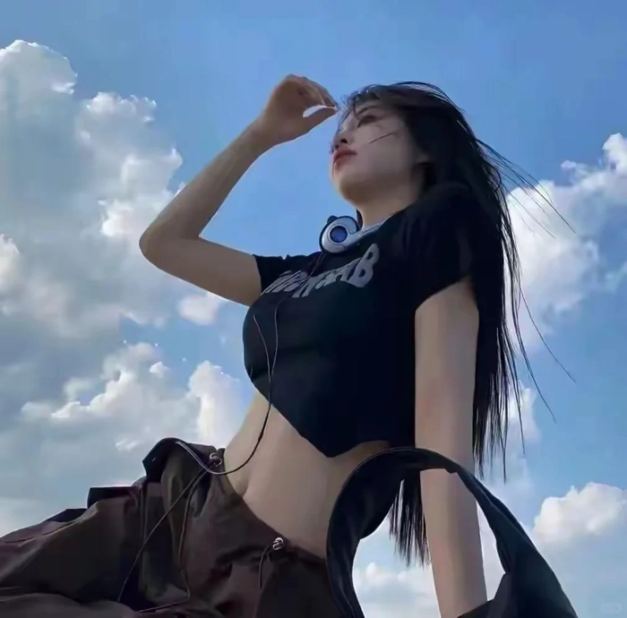 Gái xinh cool ngầu tạo dáng chất