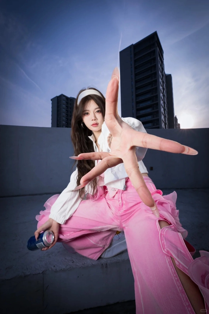 Gái xinh cool ngầu trong bối cảnh thành phố