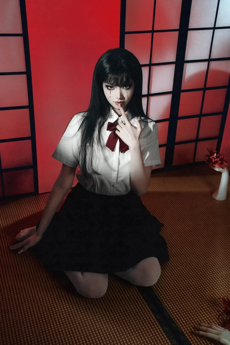 Gái xinh cosplay con ma đầy bí ẩn