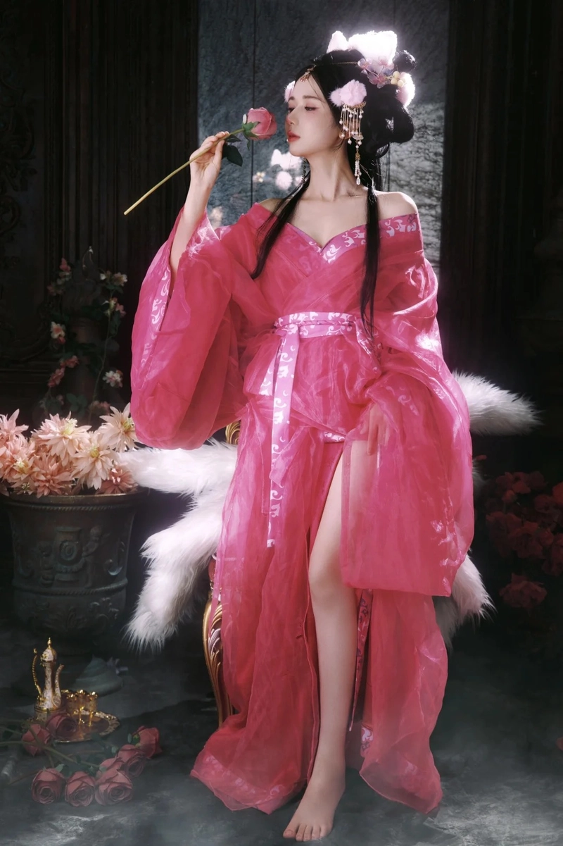 Gái xinh cosplay hồ ly tinh sắc sảo