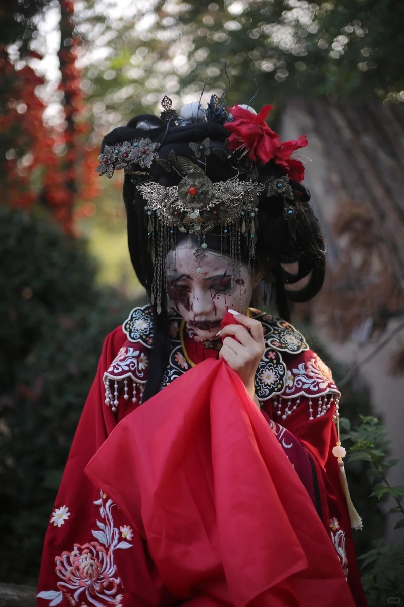 Gái xinh cosplay ma kiểu kinh dị nhẹ