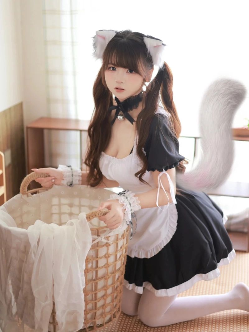 Gái xinh cosplay mèo đen khoe thần thái