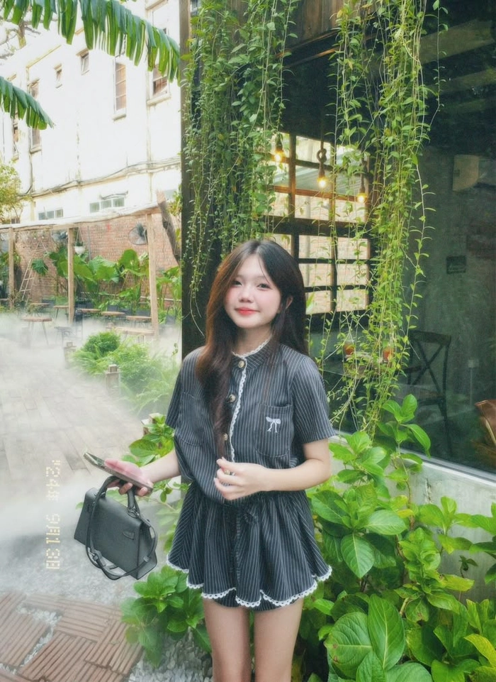 Gái xinh đại học phong cách thời trang