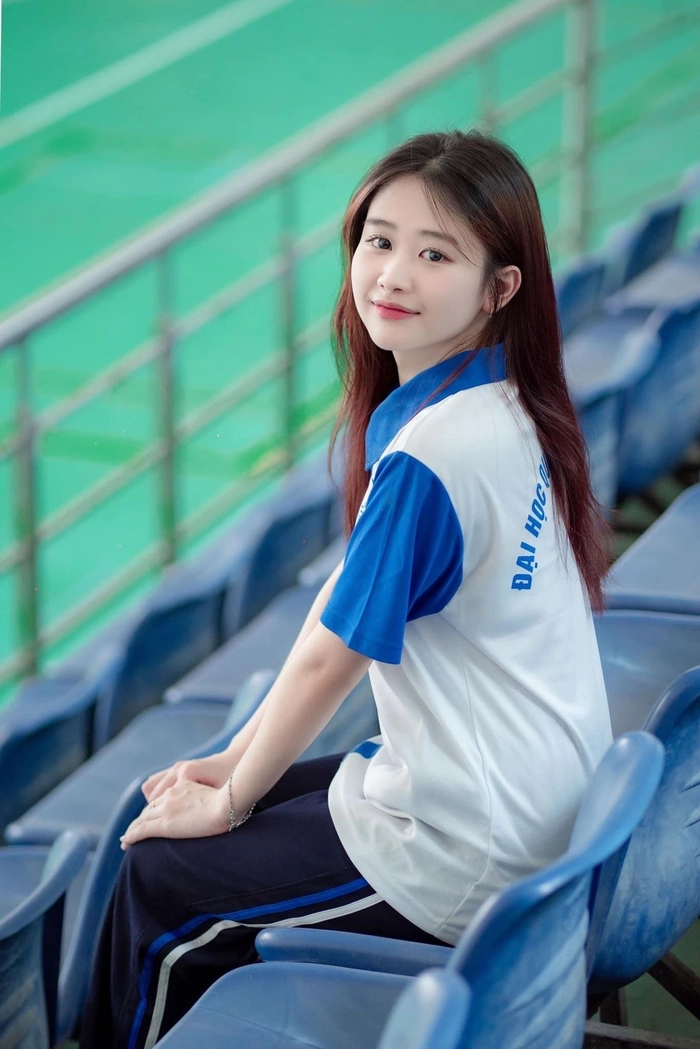 Gái xinh đại học phong thái tự nhiên