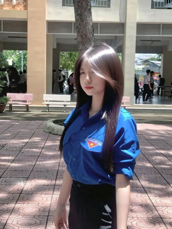 Gái xinh đại học thu hút người xem