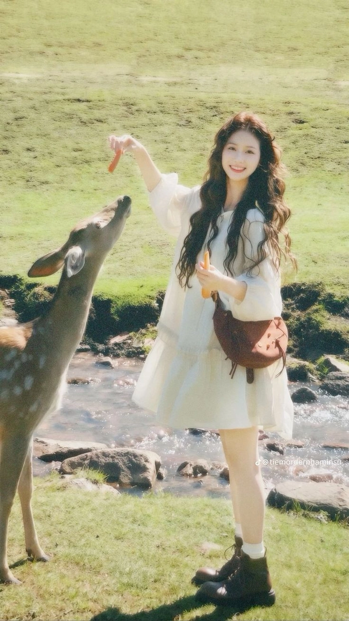 Gái xinh đại học vóc dáng cân đối